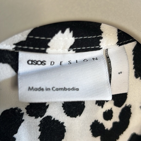 ASOS DESIGN SMALL BLACK & WHITE CHEETAH PRINT LONG SLEEVED BLOUSE - Picture 6 of 7